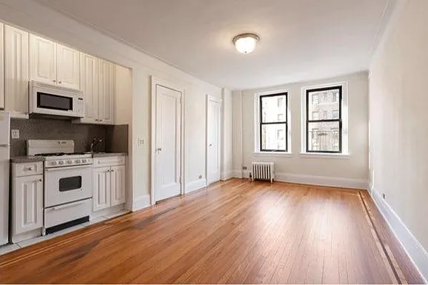 Rented by Arwell Realty | media 1