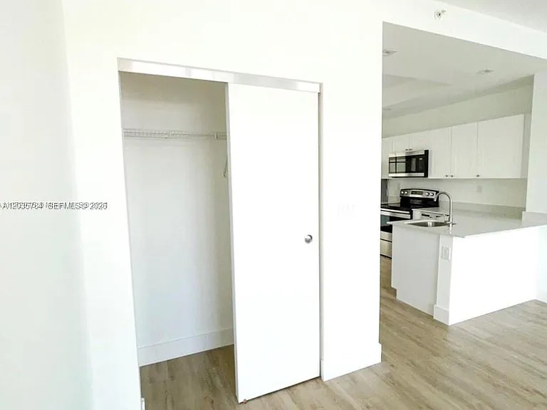 4100 Davie Rd #205 — Photo 11