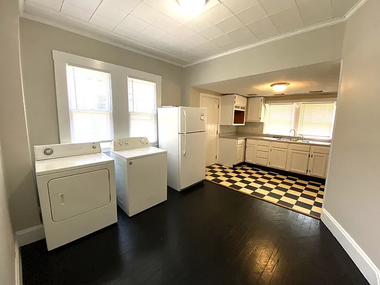 352 Bassett Ave — Photo 25