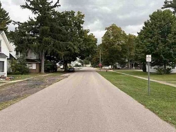 Exterior Neighborhood (street photo)