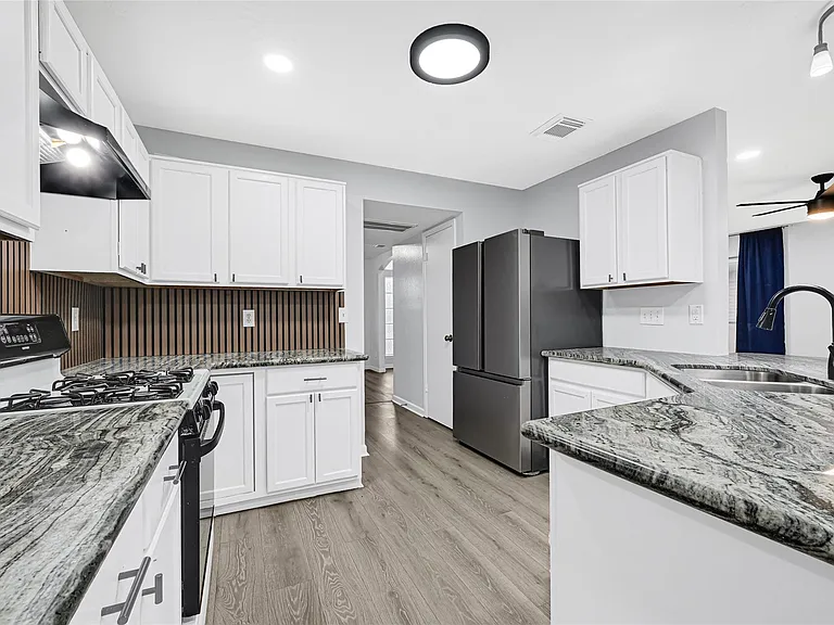 15019 Dunster Ln — Photo 9