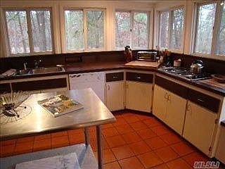 3rd image of 21 Seneca Dr