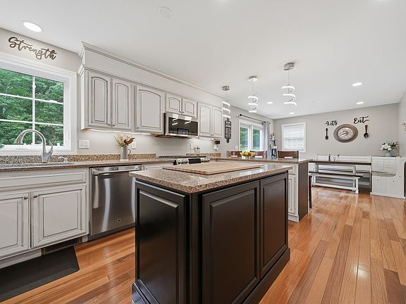 3rd image of 6 Greystone Terrace