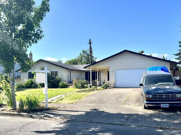 2412 S Dogwood Ter, Cornelius, OR 97113