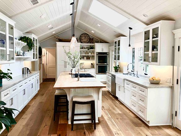 3rd image of 3974 Oak Hollow Cir