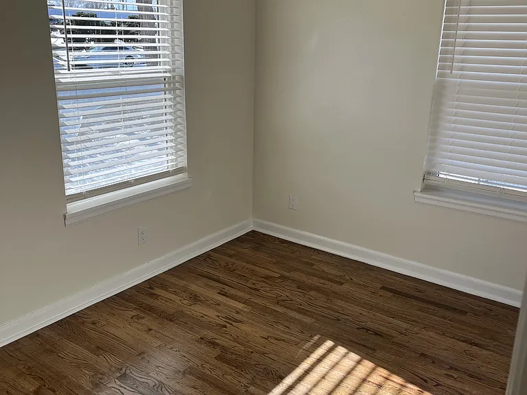 512 W 18th St #3 — Photo 15