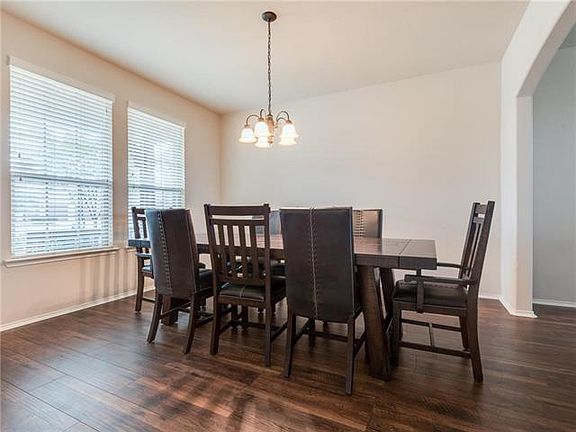 4th image of 292 Hawthorn Dr