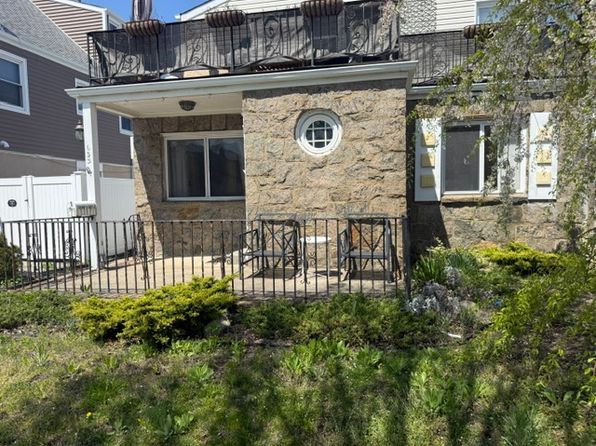 633 W Market St #1