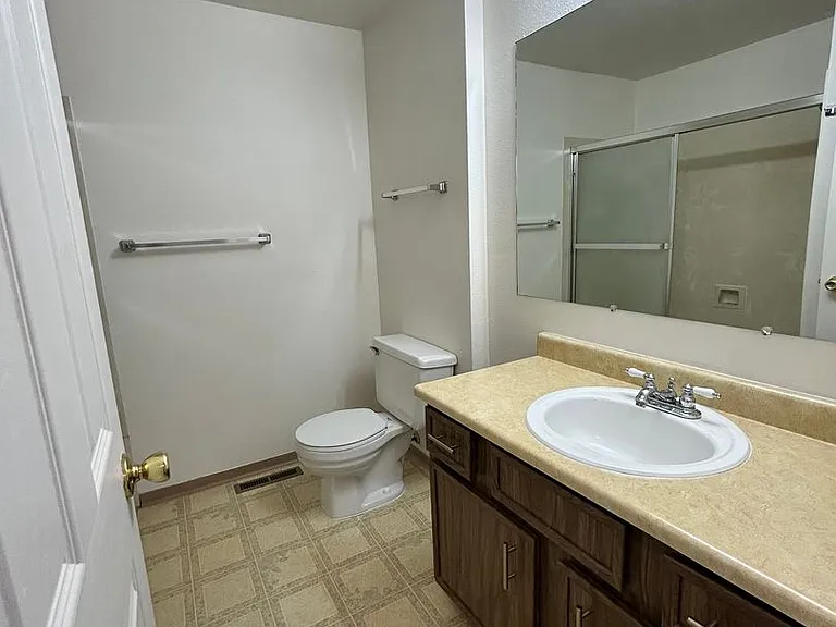 834 Homedale Rd — Photo 17