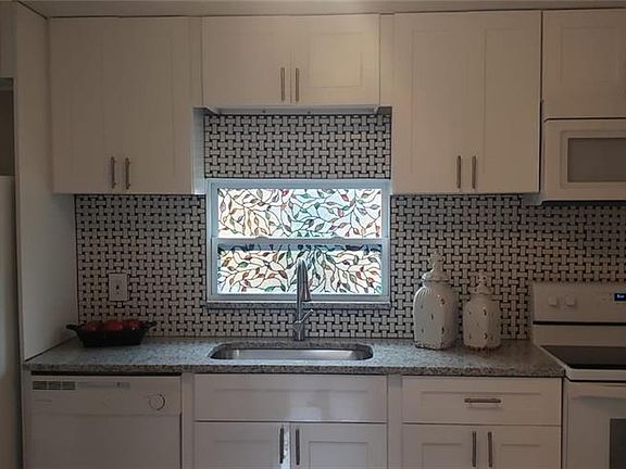 4th image of 1019 Willow Ave
