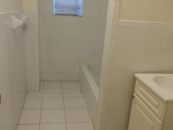 4th image of 9 Gifford Ave APT 304B
