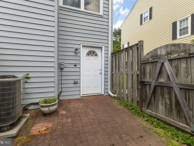 124 Barnsfield Ct #216 — Photo 29