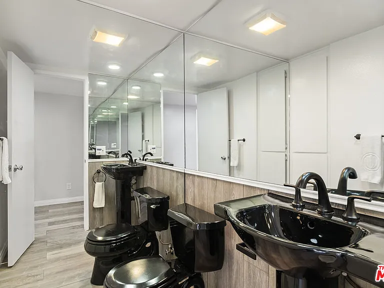 2337 Oak St #2 — Photo 13
