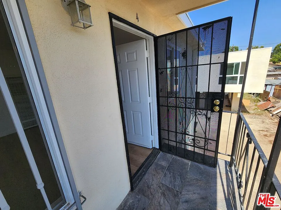 2 bed, 1.0 bath, 800 sqft, $2,200 — Photo 4