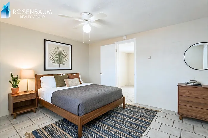 302 W Flores St #3 — Photo 6