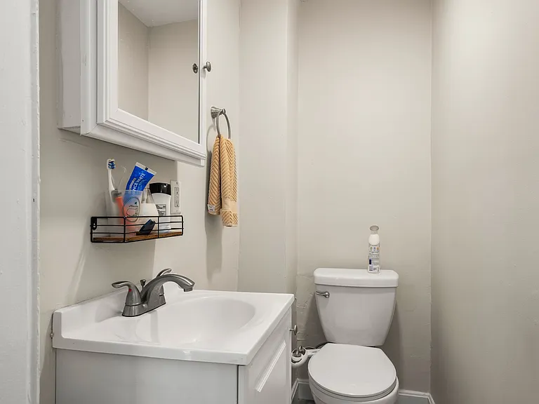 13-15 Knowlton St #1 — Photo 8