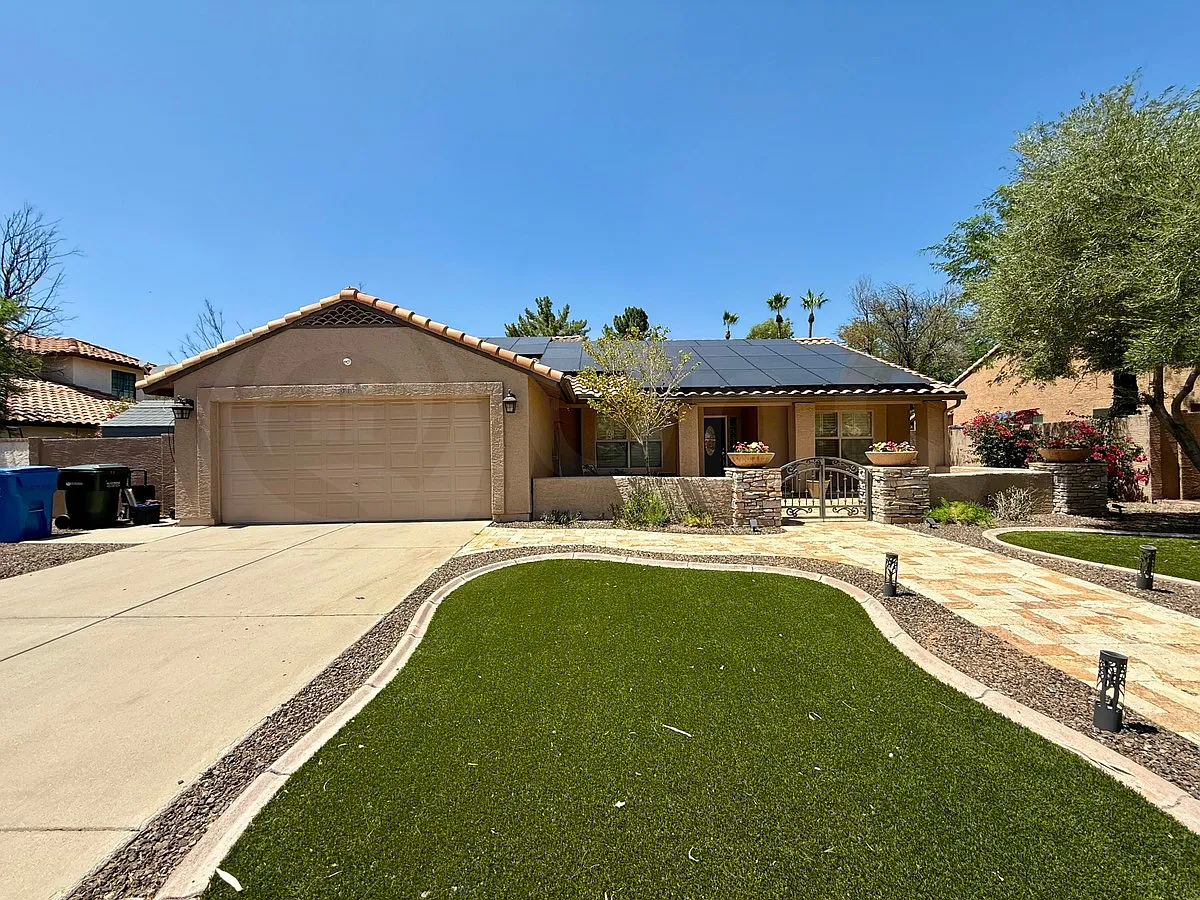 3 bed, 2.0 bath, 1849 sqft, $3,950 — Photo 1