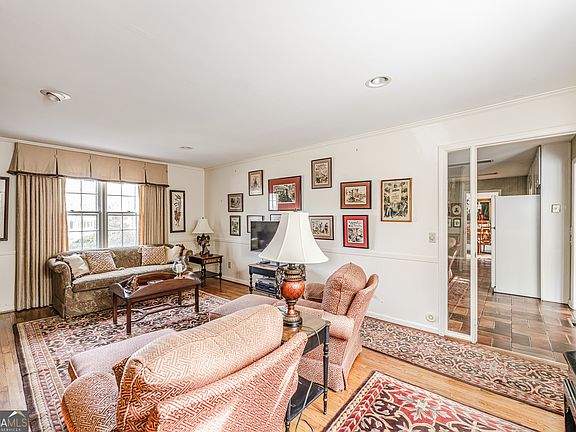 3rd image of 4 Windemere Ln SE