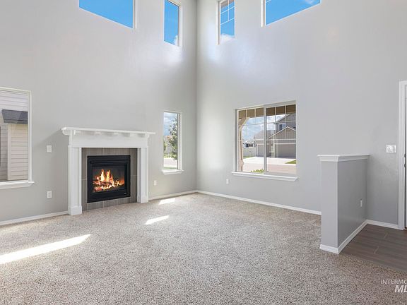3rd image of 810 Grizzly Dr
