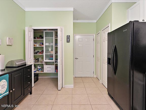 3rd image of 260 Leese Dr