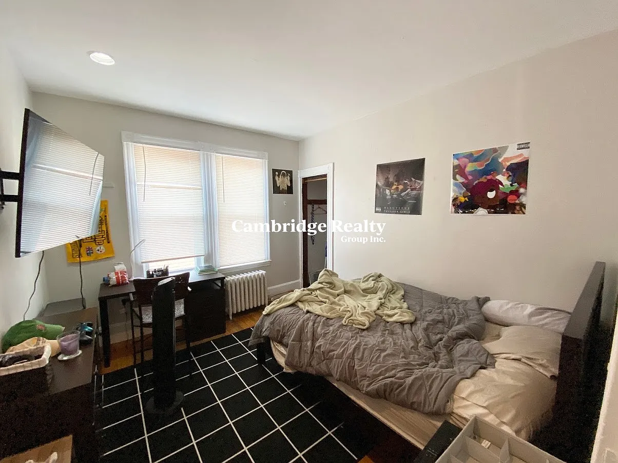 4 bed, 1.0 bath, $4,800 — Photo 4