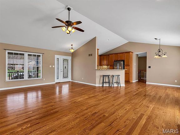 3rd image of 3208 Echo Lake Dr