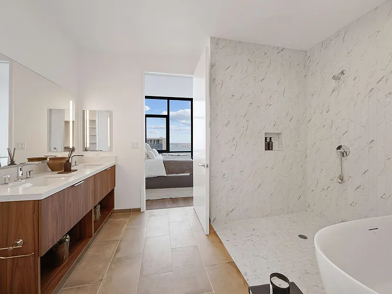 Shoootin-3-TheLindley-Penthouse-Bathroom-2
