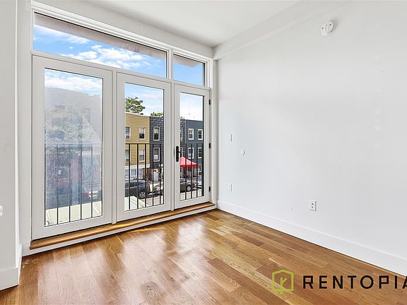 4th image of 310 Graham Ave #601A