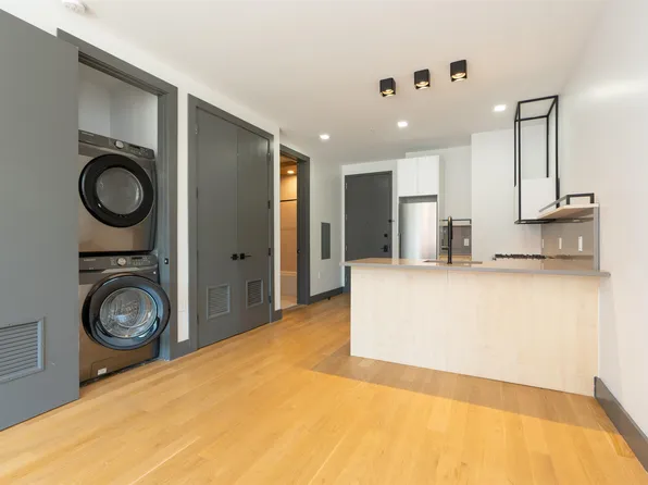 424 Arlington Avenue image 14 of 25