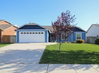 5102 Spirea Dr, West Richland, WA