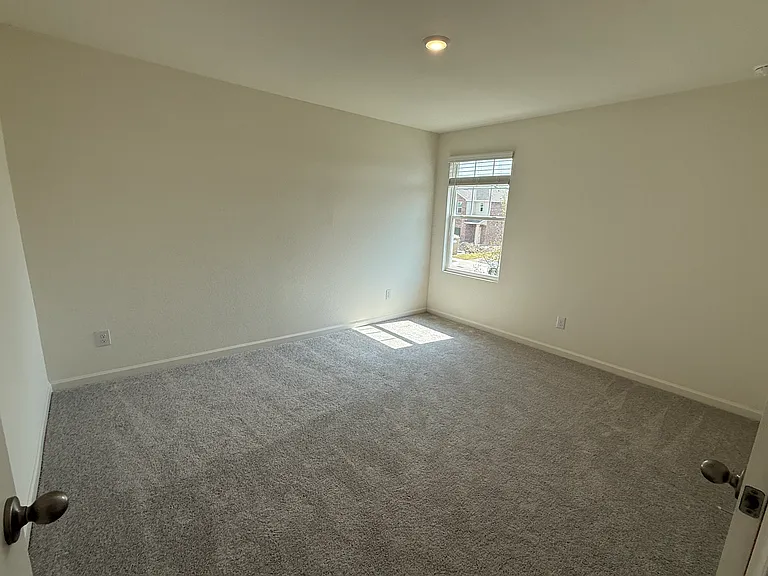 2201 Burnwood St — Photo 12