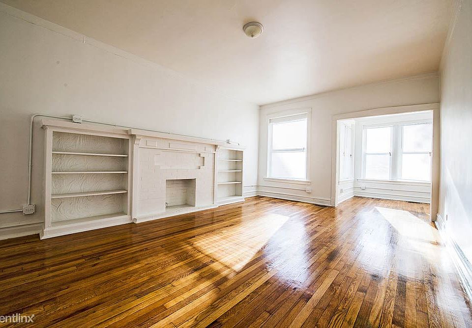 7236 S Yates Blvd Apartments Chicago Living Room_1