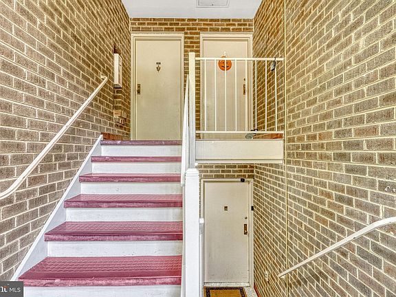 5th image of 9735 Kings Crown Ct APT 202