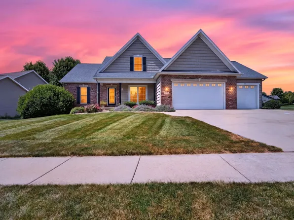 3101 Carrington Ln, Bloomington, IL 61705