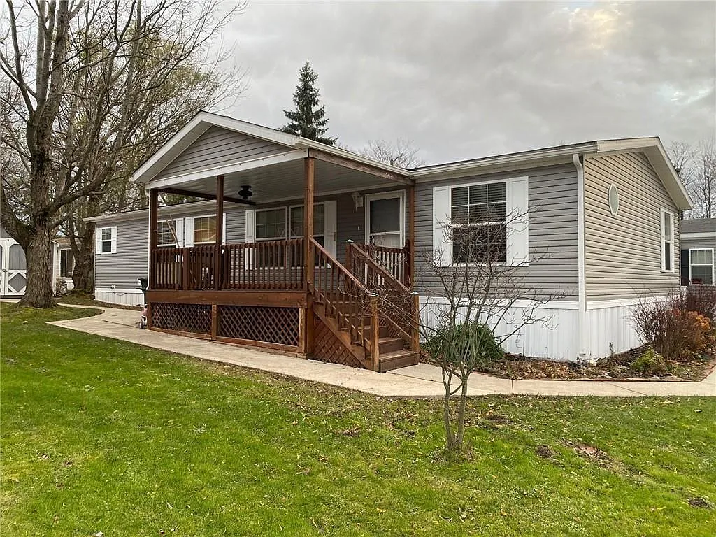 1535 Pinegrove Way photo 1