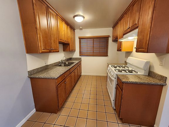 3rd image of 118 N Everett St APT 7
