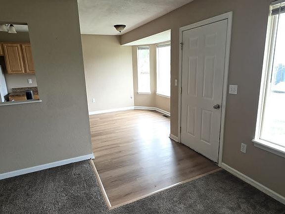 4th image of 9289 Cedar Creek Ct