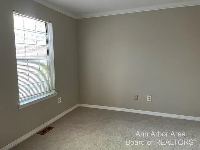 4299 Pine Ridge Ct — Photo 15
