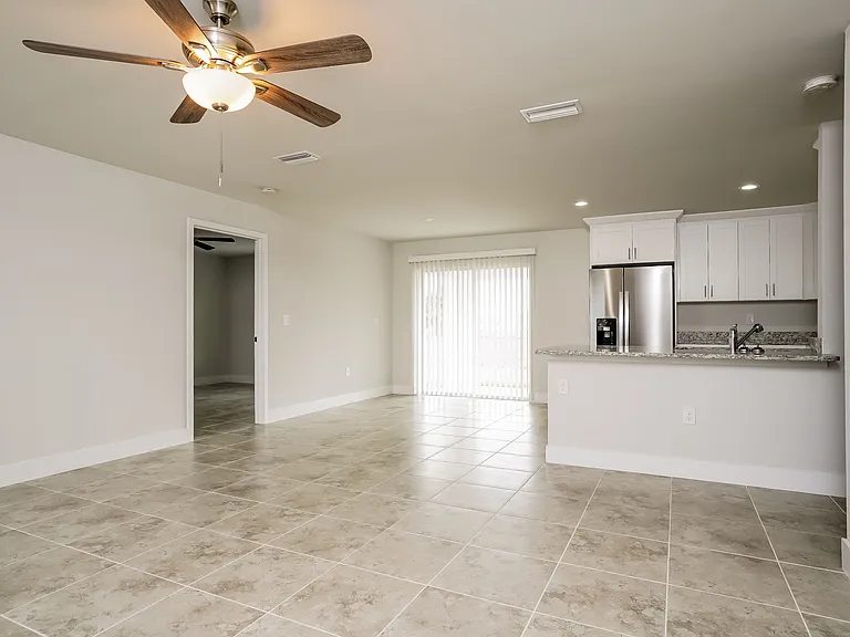 1037 Kimberly Ave — Photo 2