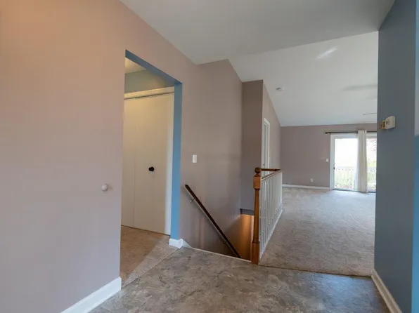 17509 Meadow Wood Rd, Spring Lake, MI 49456