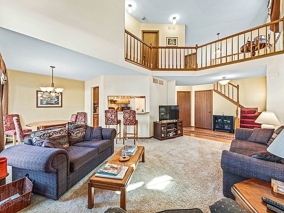 5th image of 27W274 Jefferson Ct #274