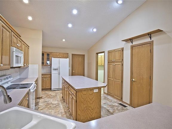 5th image of 3 Richardson Ln