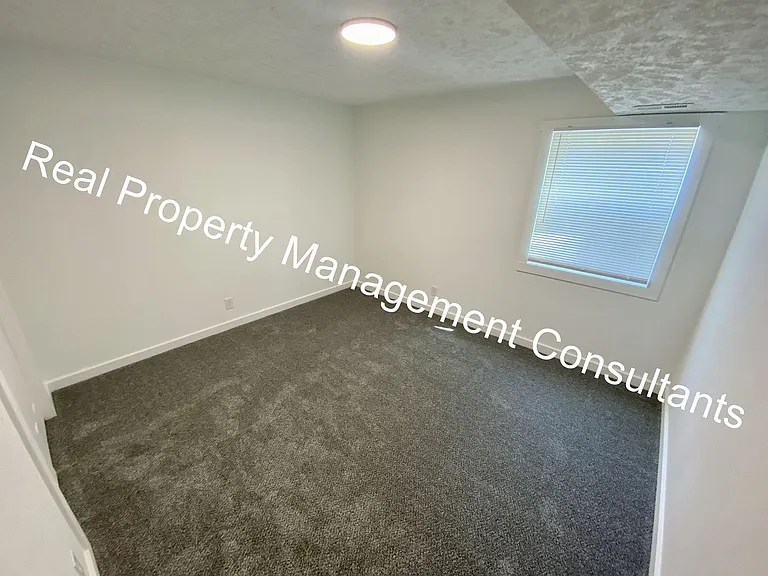 1001 Twin Oaks Ter — Photo 21