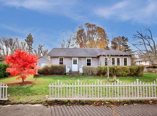 24 School St, Oak Bluffs, MA 02557