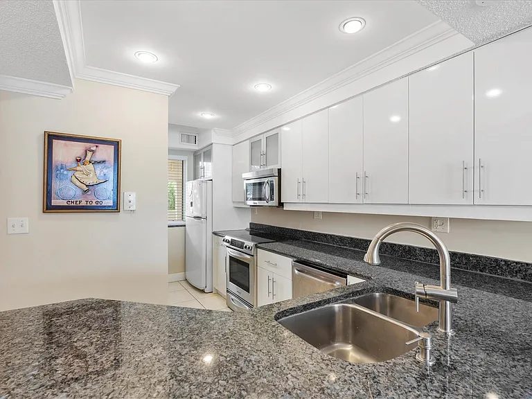 18260 N Bay Rd #304 — Photo 5