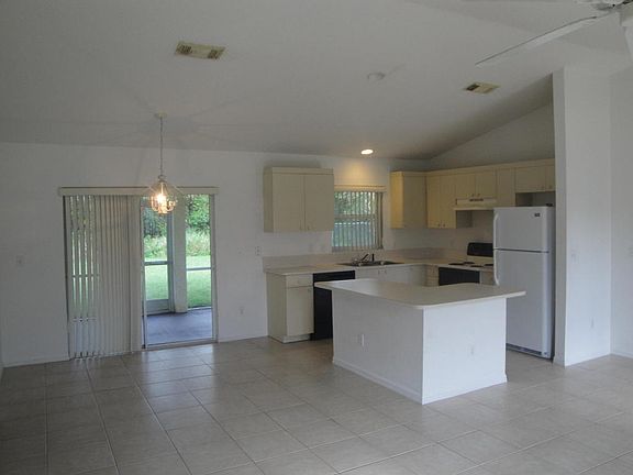 4th image of 113 SE Fallon Dr