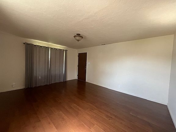 2nd image of 530 Sequoia Ave