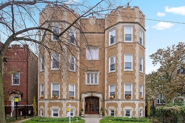 1st image of 4922 N Rockwell St APT 3S