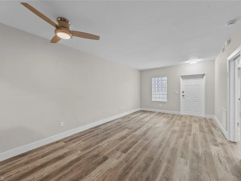 8423 Bernwood Cove Loop #405 — Photo 26