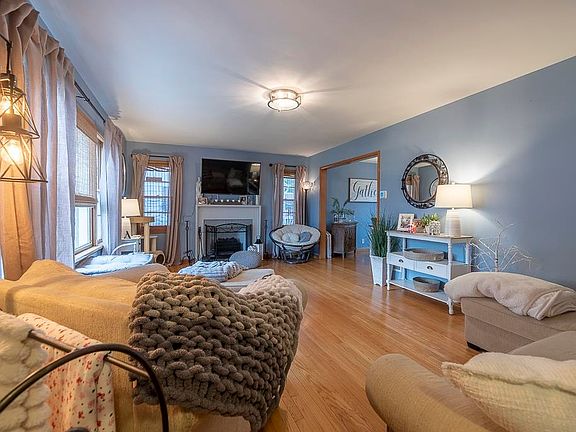 3rd image of 734 N Ringold St